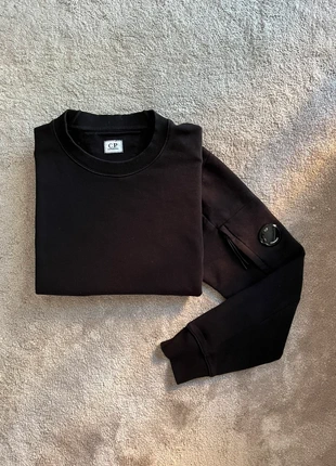 Pull/Sweat C.P. Company Noir Taille M en Parfait état, marque: C.P. Company, état: Très bon état, taille: M, 105,00 €, 110,95 € Protection acheteurs incluse