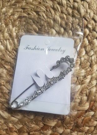 Épinglé traine neuve mariage, merk: Inconnu, staat: Nieuw met prijskaartje, € 5,00, € 5,95 inclusief Kopersbescherming