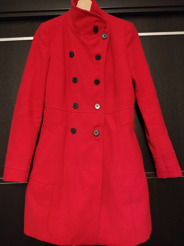 Abrigo rojo Zara -