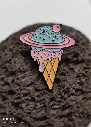 Pin's ICE Cream Coloré, marque: ICE, état: Très bon état, 3,60 €, 4,48 € Protection acheteurs incluse