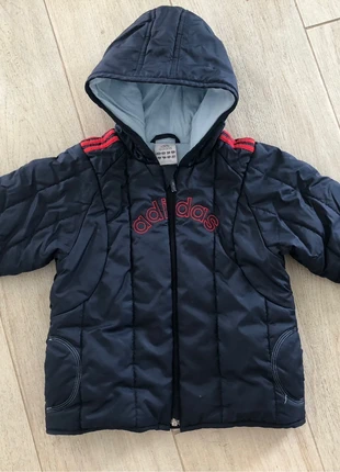 Giubbotto invernale bambino 4 anni , marca: adidas, estado: Bom, tamanho: 4 anos / 104 cm, €5.00, €5.95 inclui Proteção do Comprador