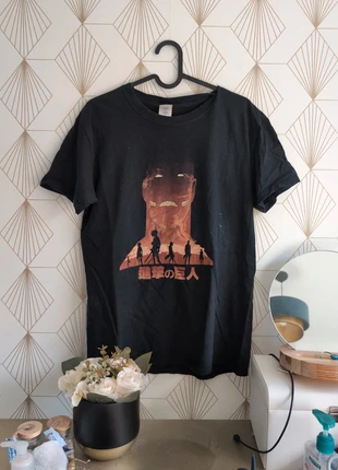 T-shirt attaque des titans, brand: Gildan, condition: Good, size: S, €3.00, €3.85 includes Buyer Protection