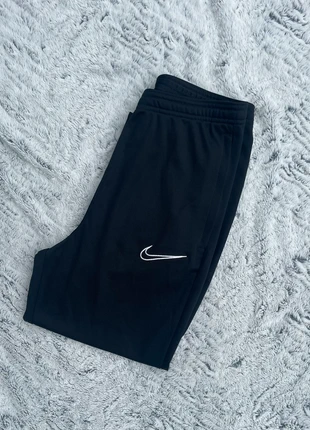 jogging de survêtement nike / noir logo blanc / taille XS, merk: Nike, staat: Heel goed, maat: XS, € 10,00, € 11,20 inclusief Kopersbescherming