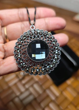 Trés belle médaillon avec une chaîne, estado: Novo sem etiquetas, €9.00, €10.15 inclui Proteção do Comprador