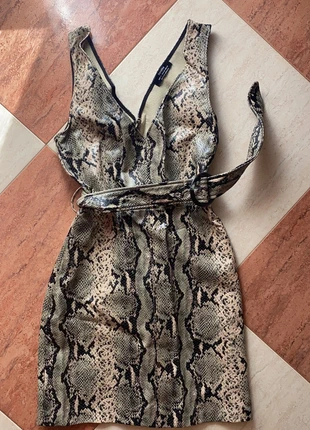 Abito pitonato , brand: Bershka, condizioni: Nuovo senza cartellino, taglia: XS / IT 38 / EU 34, €10.00, €11.20 include la Protezione acquisti