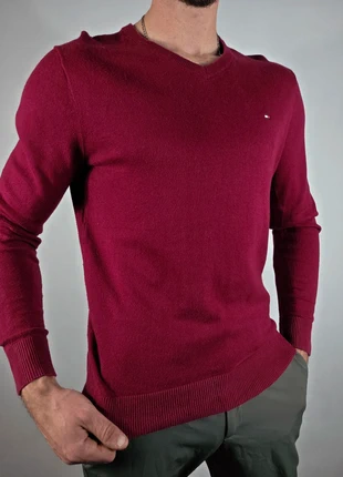 Pull Tommy Hilfiger col v bordeaux taille M, brand: Tommy Hilfiger, condizioni: Ottime, taglia: M, €28.00, €30.10 include la Protezione acquisti Pro