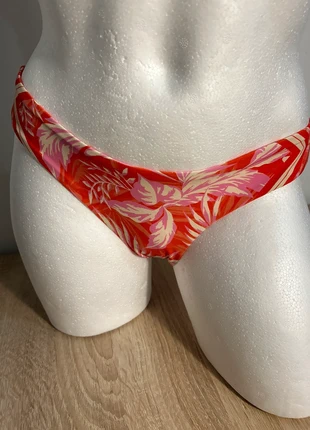 Sun Rays Pants floral bikini ripcurl red, marque: Rip Curl, état: Très bon état, taille: XS / 34 / 6, 15,00 €, 16,45 € Protection acheteurs incluse