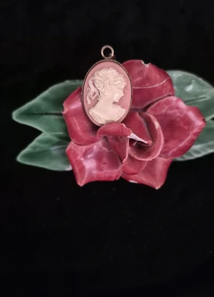 Pendentif vintage Camée vintage 60s blanc ivoire sur fond rose, marque: Vintage Chic, état: Bon état, 9,99 €, 11,19 € Protection acheteurs (Pro) incluse