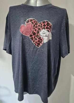 T-shirt bleu chiné à cœurs imprimés – Taille 52 doux et tendance, marque: Boutique indépendante, état: Très bon état, taille: 6XL / 52 / 24, 8,99 €, 10,14 € Protection acheteurs incluse