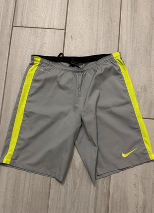 Pantaloncino sportivo Nike dryfit grigio M, condizioni: Ottime, taglia: M, €5.00, €5.95 include la Protezione acquisti