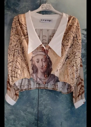 Nuova camicia crop stampa sacra, brand: LUSTRU, condizioni: Nuovo senza cartellino, taglia: S / IT 40 / EU 36, €15.00, €16.45 include la Protezione acquisti