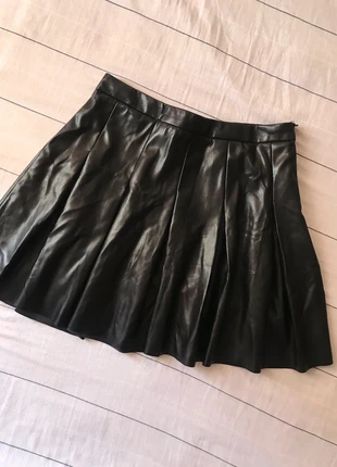 Minifalda plisada de piel sintética, marque: Pull & Bear, état: Neuf sans étiquette, taille: M / 38 / 10, 6,00 €, 7,00 € Protection acheteurs incluse