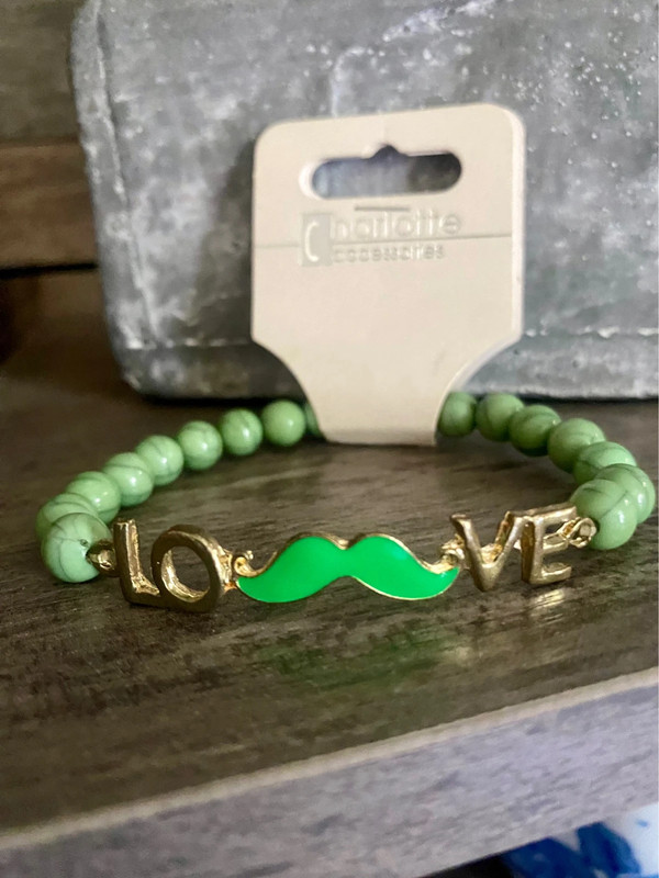 New women’s love green beaded bracelet 1