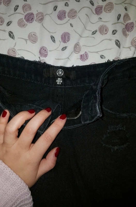 Minijupe en jean noire à trous Missguided 3