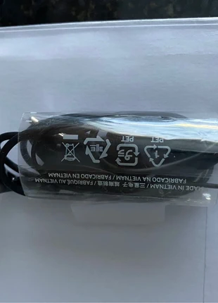 Black earphones , brand: Earphones, condition: New with tags, £1.99, £2.79 includes Buyer Protection