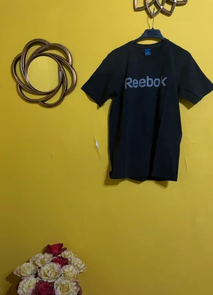 T-shirt nera Reebok, brand: Reebok, condizioni: Nuovo senza cartellino, taglia: M, €9.90, €11.10 include la Protezione acquisti