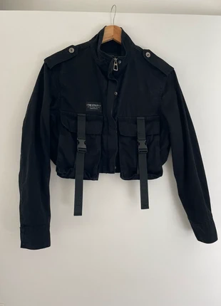 Veste crop cargo noire 34 Bershka, marca: Bershka, estado: Muy bueno, tamaño: XS / 34 / 6, 5,00 €, 5,95 € Protección al comprador incluida