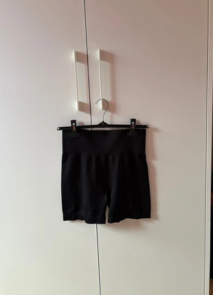 Short, marque: GYM, état: Très bon état, taille: S / 36 / 8, 5,00 €, 5,95 € Protection acheteurs incluse