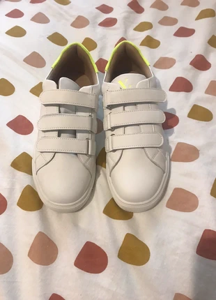 Baskets à scratch , merk: Vanessa Wu, staat: Heel goed, maat: 37, € 68,00, € 72,10 inclusief Kopersbescherming