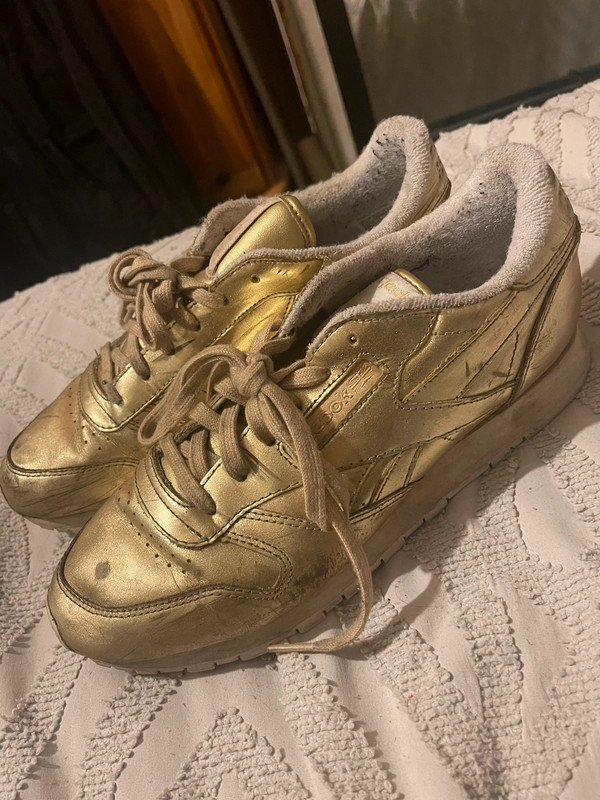 Reebok 2024 gold trainers