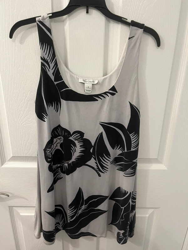 White House Black Market size small sleeveless top 1