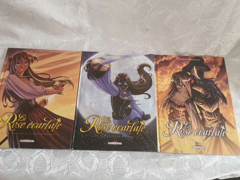 3 tomes de la bande dessinée La Rose écarlate de Patricia Lyfoung