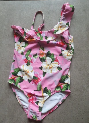 Maillot de bain asymétrique fille rose avec fleurs taille 7/8ans, marke: Free Star, zustand: Sehr gut, größe: 7 Jahre / 122, 2,00 €, 2,80 € inklusive Vinted-Käuferschutz