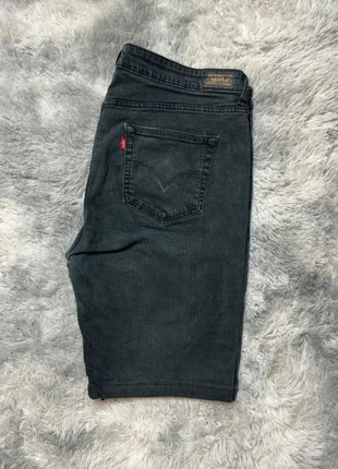 Short en Jean Levi's 512 Perfectly Shaping Straight Noir W35 SH127, marke: Levi's, zustand: Sehr gut, größe: W35 | DE 50, 25,00 €, 26,95 € beinhaltet Vinted-Käuferschutz Pro