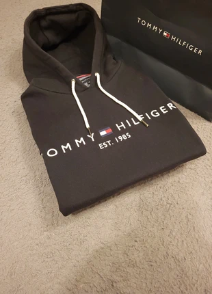Hoodies Pull Sweat à capuche logo brodé Tommy Hilfiger / taille M / bleu marine / noir, marque: Tommy Hilfiger, état: Très bon état, taille: M, 35,00 €, 37,45 € Protection acheteurs incluse