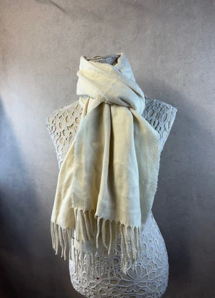 Écharpe douce beige clair à franges – Lot MI35, condition: Very good, €7.00, €8.05 includes Buyer Protection Pro