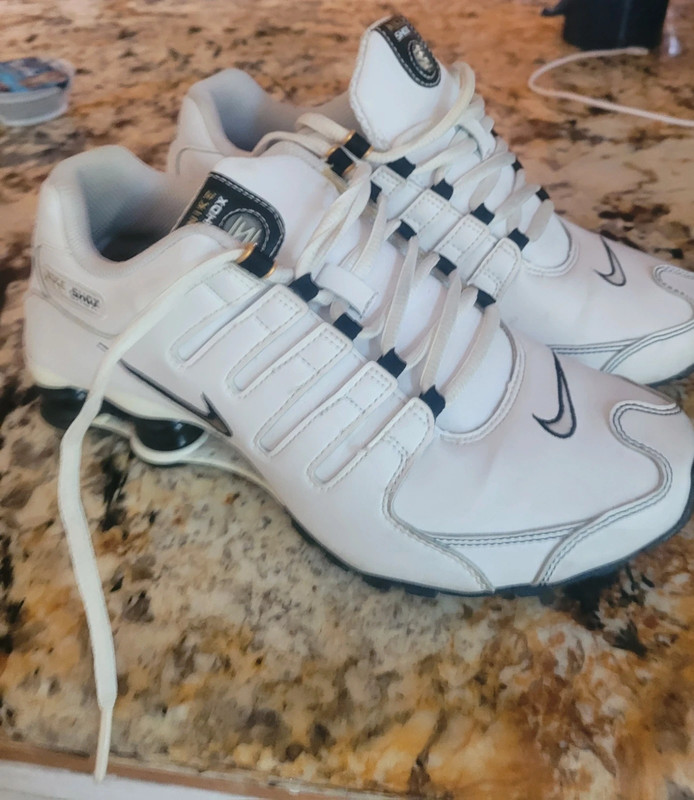 White Nike Shox 7.5 1