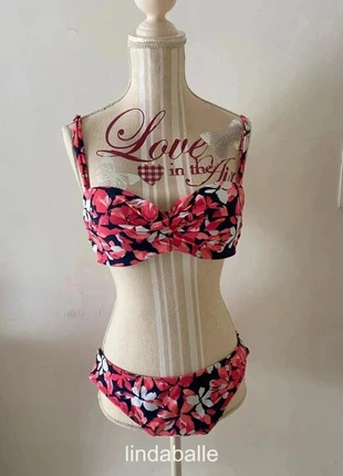 Superbe bikini C&A 👙 rose fleurie taille Fr42 cup b comme neuf, marque: C&A, état: Très bon état, taille: XL / 42 / 14, 16,00 €, 17,50 € Protection acheteurs incluse