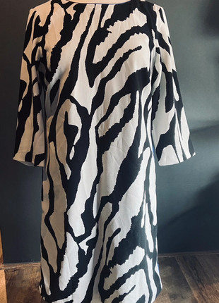 Middel Dan Dakraam Beige jurk van merk Expresso - Vinted