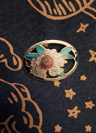 Behave flower broach., merk: Behave, staat: Goed, € 4,00, € 4,90 inclusief Kopersbescherming