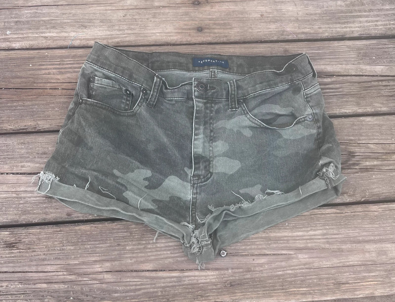 Aeropostale cheeky short shorts camouflage women’s 8 1