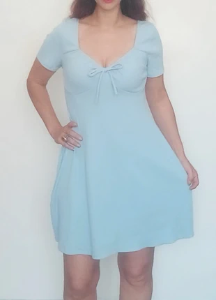 Robe romantique décolleté bleu pastel taille 40, marke: H&M, zustand: Neu, mit Etikett, größe: L / 40 / 12, 12,90 €, 14,25 € beinhaltet Vinted-Käuferschutz Pro