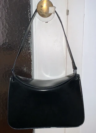 Bolso negro de Mango, merk: Mango, staat: Heel goed, € 9,00, € 10,15 inclusief Kopersbescherming