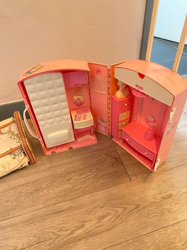 Lit+ barbie + valise salle de bain vintage  4