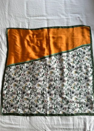 Foulard 70x70cm | Printemps, marque: Printemps, état: Neuf sans étiquette, 5,00 €, 5,95 € Protection acheteurs incluse