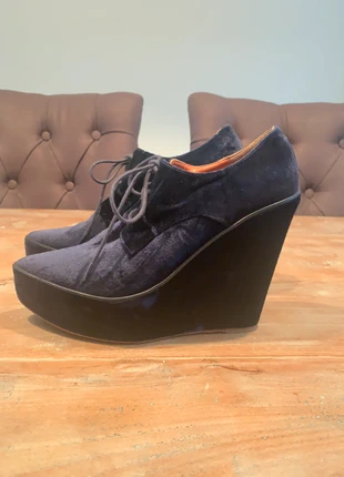 Navy blue velvet heels, merk: Paloma Barcelo, staat: Heel goed, maat: 40, € 170,00, € 179,20 inclusief Kopersbescherming