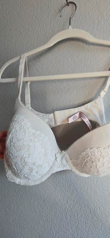 🌻40% off bundles🌻Victoria's Secret White 34D Bra 4