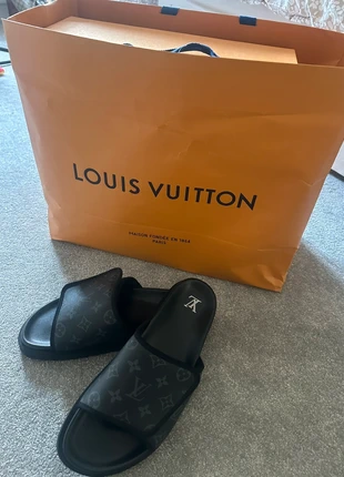 Men’s Louis Vuitton Sliders, brand: Louis Vuitton, condition: Very good, size: 10, £380.00, £399.70 includes Buyer Protection