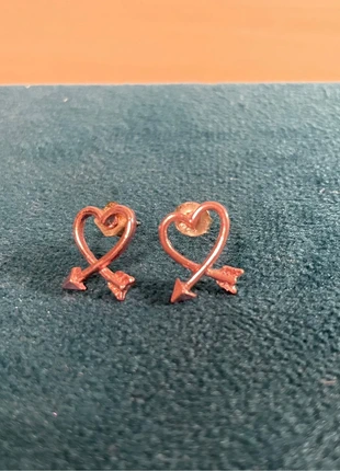 Boucle d’oreille flèche en forme de cœur, marca: Claire's, estado: Nuevo sin etiquetas, 1,00 €, 1,75 € Protección al comprador incluida