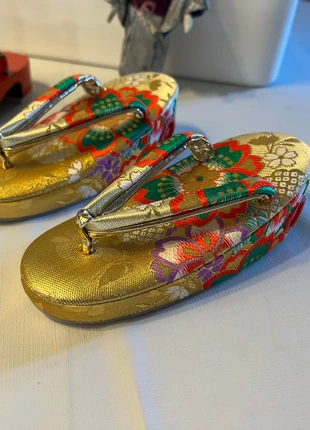 Lot Décoration Japonaise - 2 Paires de Sandales Traditionnelles (Zōri & Geta) - Objet de Collection, brand: Collection, condition: Like new, €30.00, €32.20 includes Buyer Protection