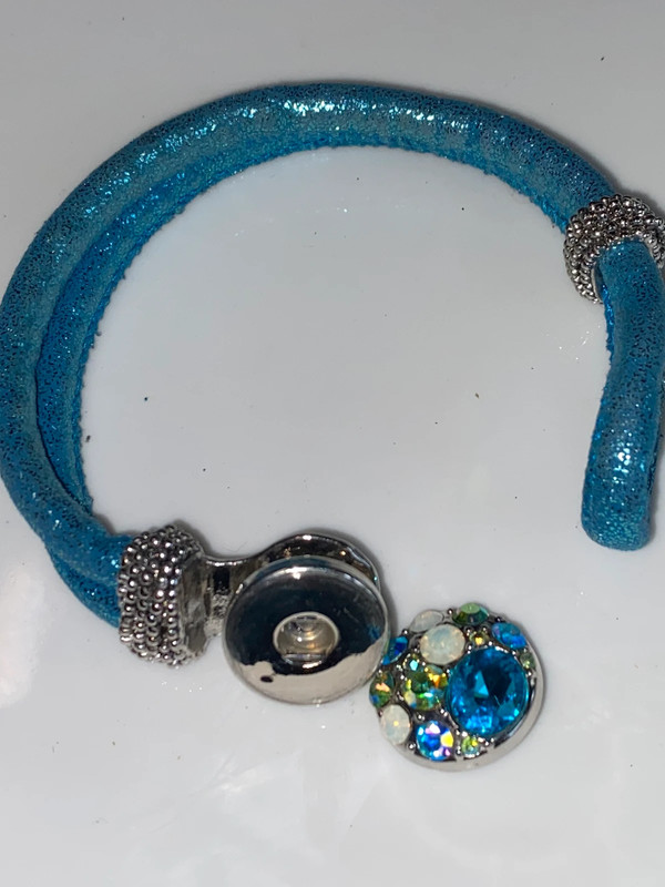 8” round blue lame double corded bracelet metal  bracelet type green blue opaque 5