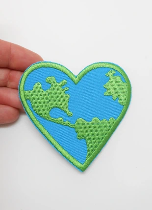 Ecusson thermocollant cœur planète terre de 7,2 cm., zustand: Neu, 3,00 €, 3,85 € beinhaltet Vinted-Käuferschutz Pro