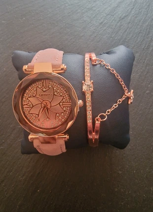 Montre rose poudré avec bracelet , état: Neuf avec étiquette, taille: Taille unique, 15,00 €, 16,45 € Protection acheteurs incluse