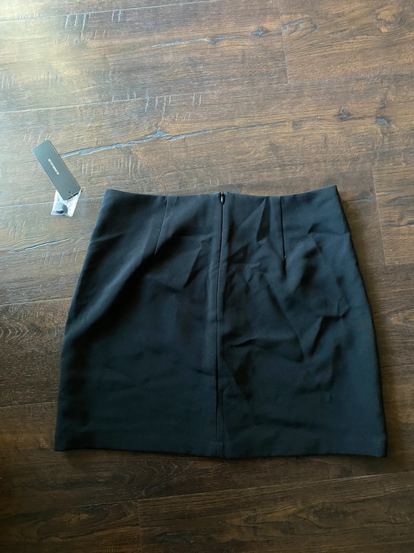 Lulu’s brand new classic black mini skirt 3