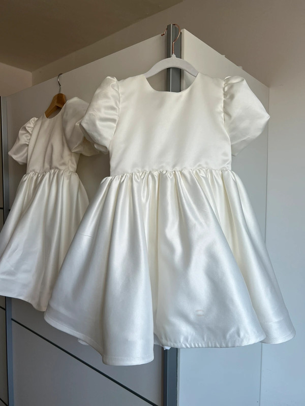 Satijn girls dress 1