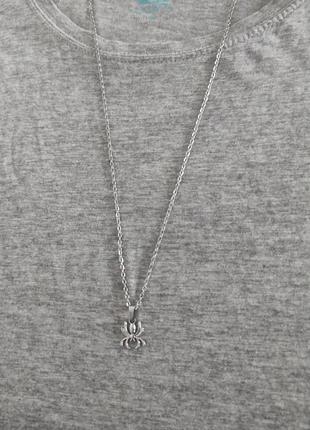 Collier minimaliste argenté avec pendentif araignée, chaîne et pendantif en acier inoxydable, condition: Very good, €10.00, €11.20 includes Buyer Protection